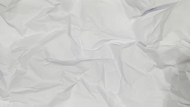 삶의 온갖 희로애락으로 인해 우리의 마음은 꾸깃꾸깃하다. 마음의 도화지에는 곳곳에 구김살이 파져 있다.